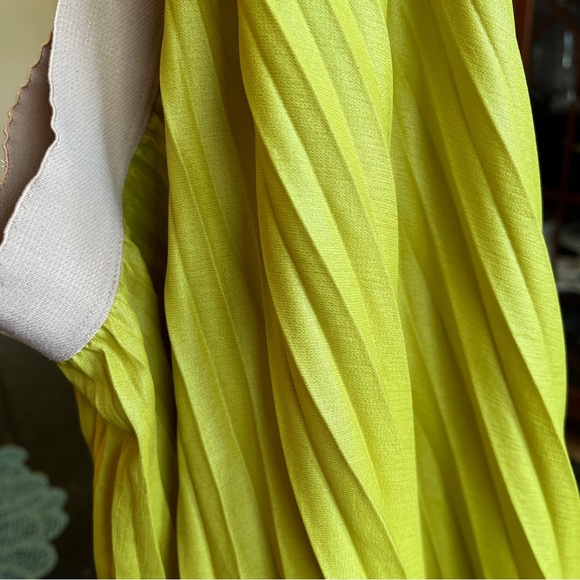 BCBG Max Azria neon green skirt - Picture 4 of 5